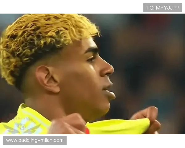 足球大龄球星的坚持与荣耀老将如何在赛场延续传奇